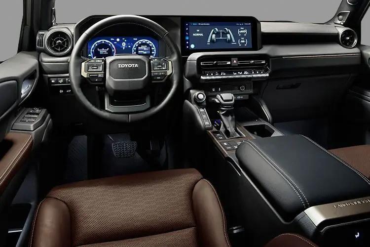 4061183 2.8 D-4D 205 Invincible 5dr Auto [7 Seat]