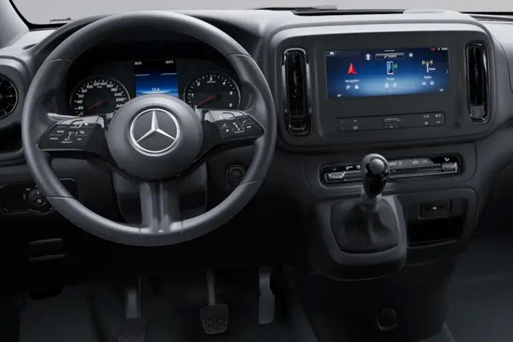 3957079 85kW 66kWh Pro Van Auto