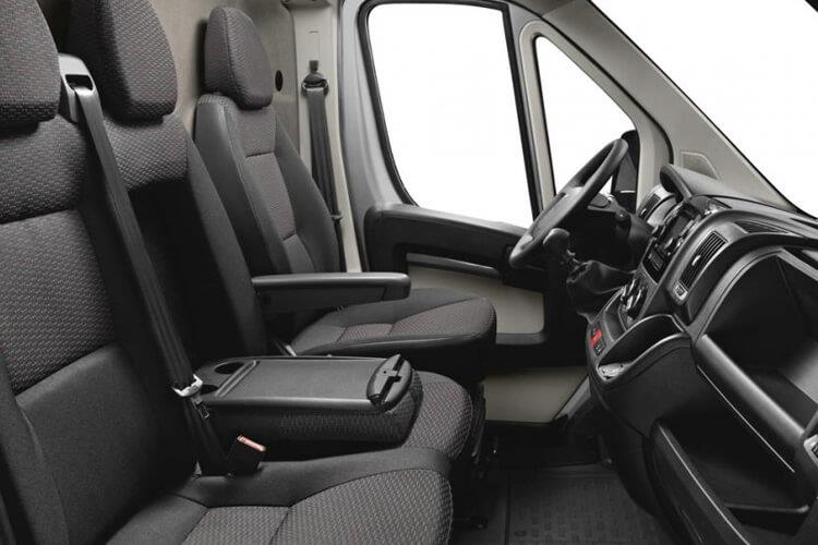 3948374 2.2 BlueHDi 140 Chassis Cab Professional